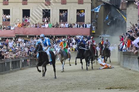 CHEVAL,CITY,COURSE,ENJEU,HORSE,ITALIE,ITALY,PALIO,RUNNING,SIENNA,SIENNE,STAKE,VICTOIRE,VICTORY,VILLE
